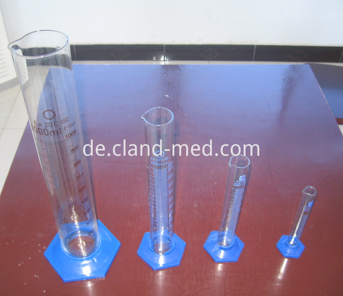 1601P Measuring Cylinder with Plastic Hexagonal Base,with Spout Graduated (1) -